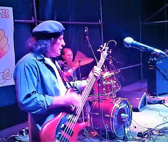 ALAS NACIENTES: BANDA LEGENDARIA CON 50 AÑOS DE ROCK EN QUILMES!!